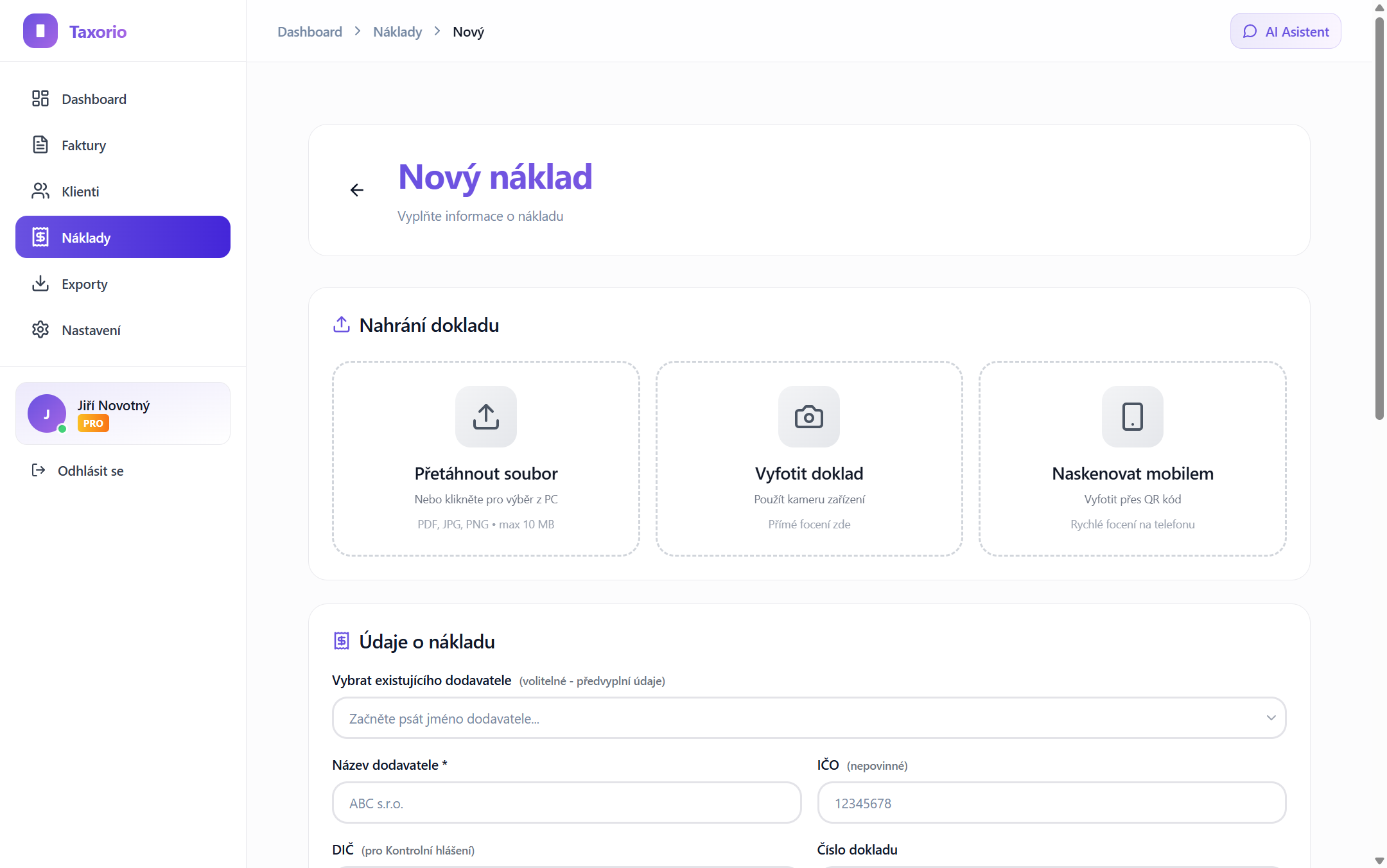 AI skenování dokladů v Taxoriu — přetáhnout soubor, vyfotit nebo naskenovat mobilem přes QR kód